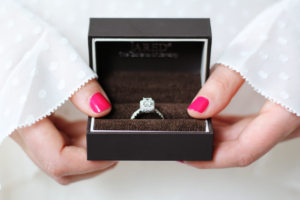 5-Tips-Finding-Perfect-Engagement-Ring-jared-galleria-amixofmin-6