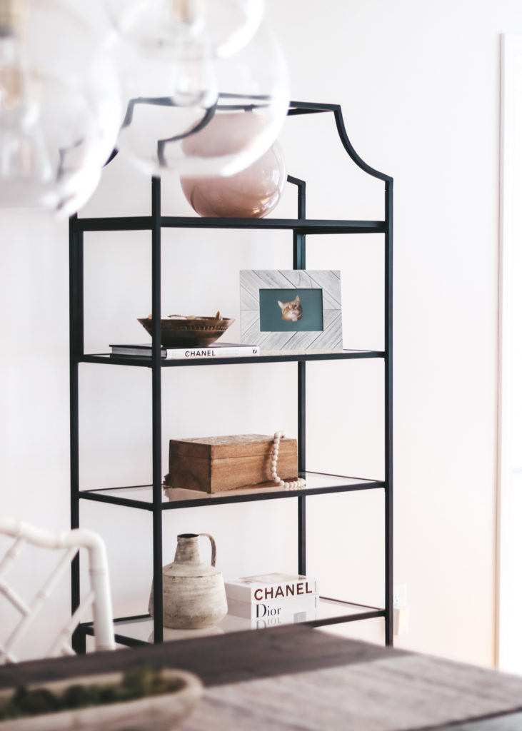 how to style bookshelves 